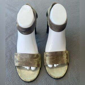 Gucci
Chic Snakeskin Vintage Heels